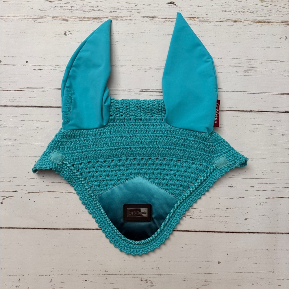 Le Mieux Azure bonnet XL NWOT